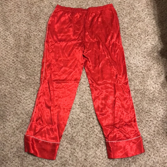 Victoria’s Secret NWT - red long pj set - size Large - red and white with dots - Picture 8 of 10